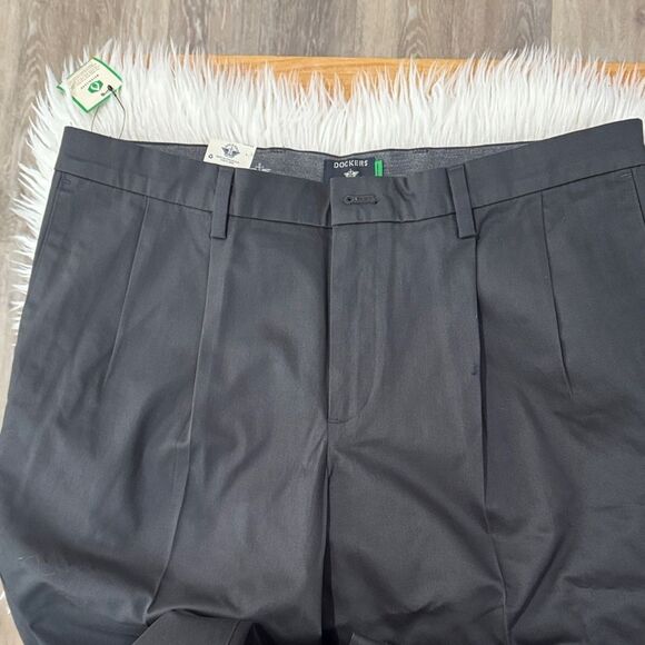 Dockers Bundle  Men's Chinos - Dark Gray and Brown Size 38X32 NWT - Picture 9 of 11